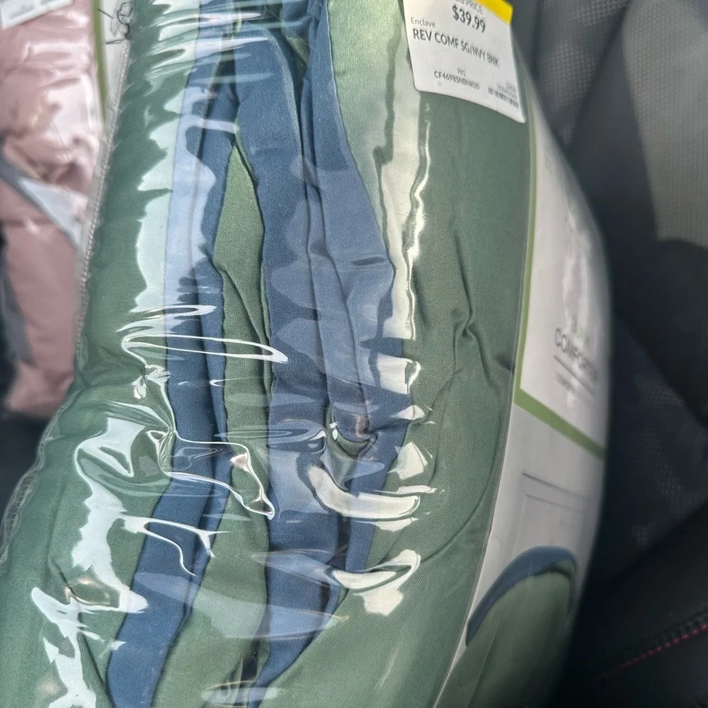 NWT’s Enclave Green and Navy Bunk Comforter 34 in x 74 in for RV’s and Boats